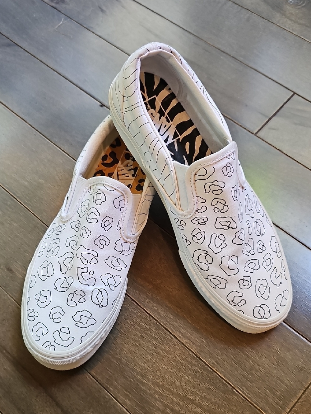VANS Classic White Slip-On U-Paint Sneakers Leopard/Zebra Outline, M 9.5, W 11
